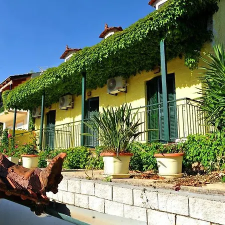 Piratis Apartmán Yénion